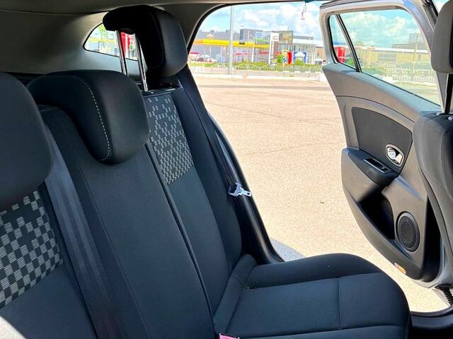 Рено Меган, объемом двигателя 1.5 л и пробегом 236 тыс. км за 8700 $, фото 6 на Automoto.ua