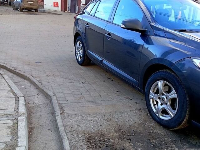 Рено Меган 2012 в Сумах на Automoto.ua Рено Меган, объемом двигателя 16 л и пробегом 158 тыс. км за 7800 $, фото 3 на Automoto.ua