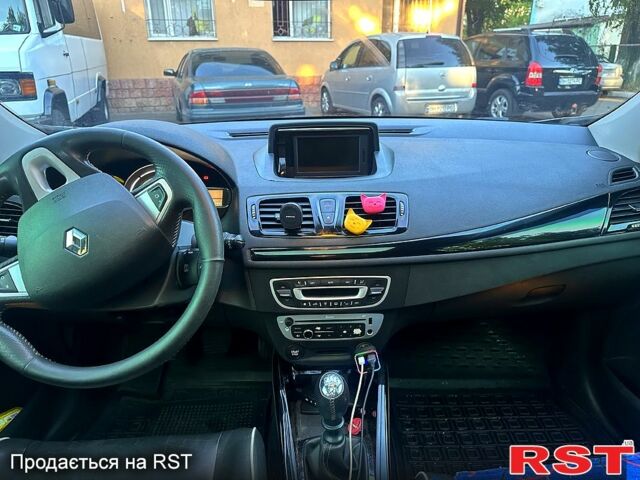Рено Меган, объемом двигателя 1.5 л и пробегом 200 тыс. км за 7500 $, фото 4 на Automoto.ua