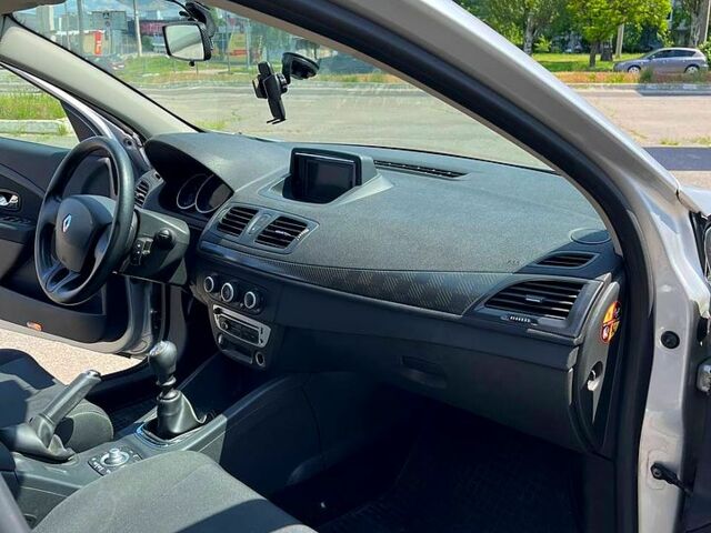 Рено Меган, объемом двигателя 1.5 л и пробегом 236 тыс. км за 8700 $, фото 5 на Automoto.ua