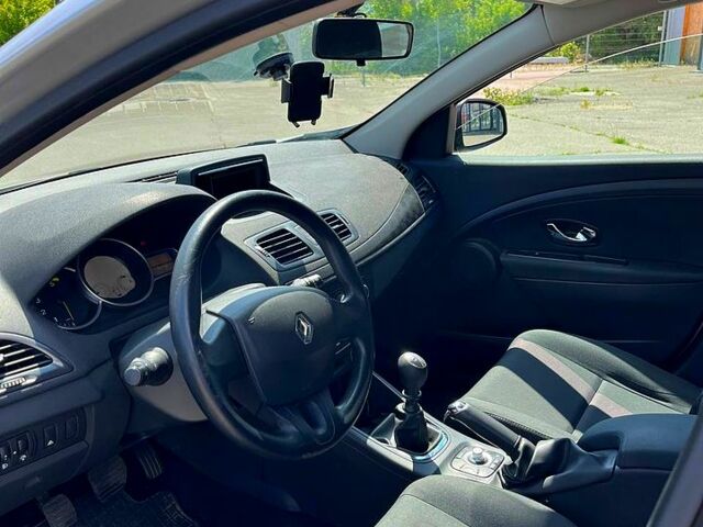 Рено Меган, объемом двигателя 1.5 л и пробегом 236 тыс. км за 8700 $, фото 4 на Automoto.ua