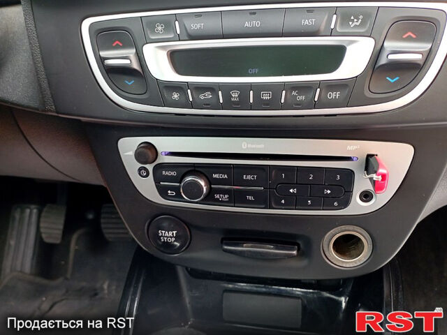 Рено Меган, объемом двигателя 1.5 л и пробегом 228 тыс. км за 8800 $, фото 8 на Automoto.ua