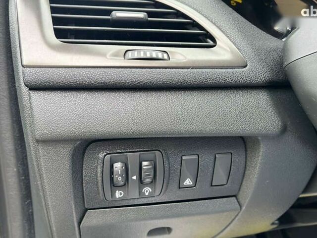 Рено Меган, объемом двигателя 1.5 л и пробегом 245 тыс. км за 7700 $, фото 12 на Automoto.ua