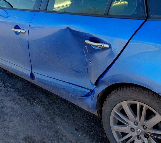 Рено Меган, объемом двигателя 2.5 л и пробегом 200 тыс. км за 4600 $, фото 5 на Automoto.ua