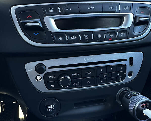 Рено Меган, объемом двигателя 1.46 л и пробегом 294 тыс. км за 8200 $, фото 18 на Automoto.ua