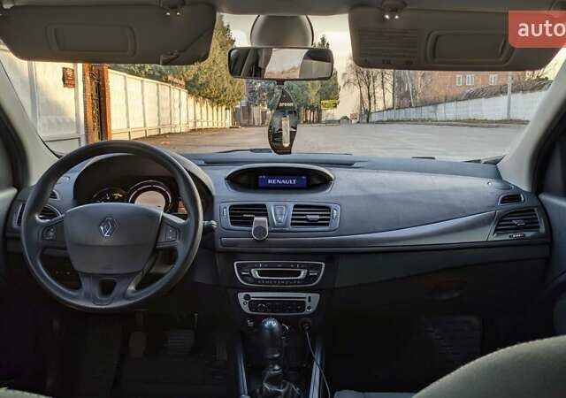Рено Меган, объемом двигателя 1.5 л и пробегом 144 тыс. км за 7600 $, фото 8 на Automoto.ua