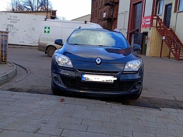 Рено Меган 2012 в Сумах на Automoto.ua Рено Меган, объемом двигателя 16 л и пробегом 158 тыс. км за 7800 $, фото 2 на Automoto.ua