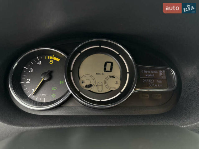 Рено Меган, объемом двигателя 1.5 л и пробегом 211 тыс. км за 8800 $, фото 16 на Automoto.ua