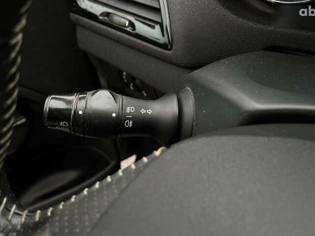 Рено Меган, объемом двигателя 1.5 л и пробегом 214 тыс. км за 9300 $, фото 15 на Automoto.ua