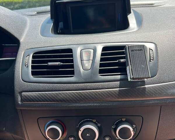 Рено Меган, объемом двигателя 1.5 л и пробегом 239 тыс. км за 8000 $, фото 15 на Automoto.ua