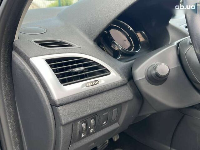 Рено Меган, объемом двигателя 1.5 л и пробегом 240 тыс. км за 7600 $, фото 10 на Automoto.ua