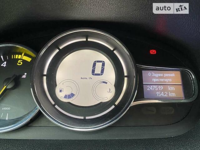 Рено Меган, объемом двигателя 1.46 л и пробегом 250 тыс. км за 7200 $, фото 4 на Automoto.ua