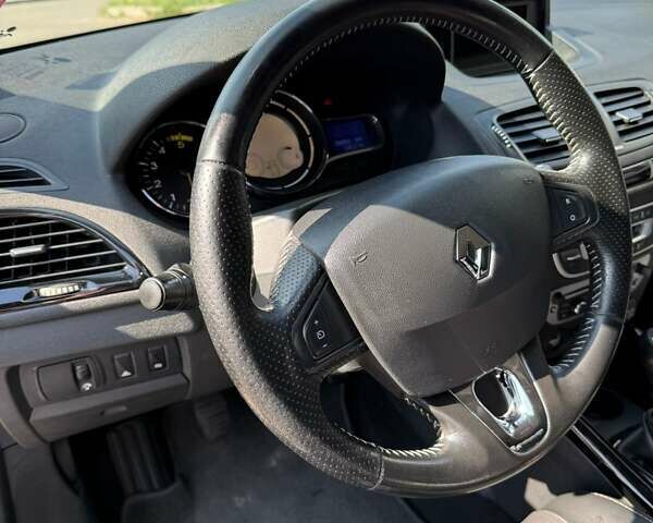 Рено Меган, объемом двигателя 1.5 л и пробегом 288 тыс. км за 7900 $, фото 14 на Automoto.ua