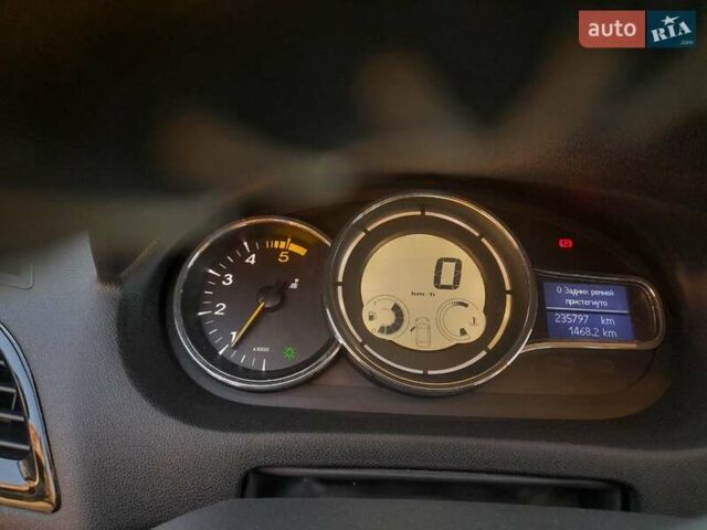 Рено Меган, объемом двигателя 1.5 л и пробегом 235 тыс. км за 9999 $, фото 11 на Automoto.ua