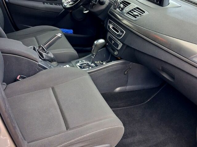 Рено Меган, объемом двигателя 1.5 л и пробегом 205 тыс. км за 7500 $, фото 3 на Automoto.ua