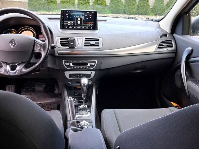 Рено Меган, объемом двигателя 1.5 л и пробегом 205 тыс. км за 7500 $, фото 5 на Automoto.ua