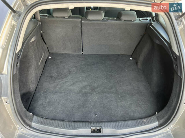 Рено Меган, объемом двигателя 1.5 л и пробегом 217 тыс. км за 7999 $, фото 10 на Automoto.ua