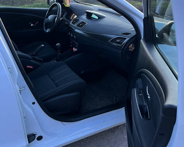 Рено Меган, объемом двигателя 1.2 л и пробегом 157 тыс. км за 5500 $, фото 9 на Automoto.ua
