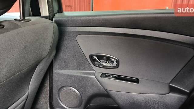 Рено Меган, объемом двигателя 1.5 л и пробегом 125 тыс. км за 9250 $, фото 16 на Automoto.ua
