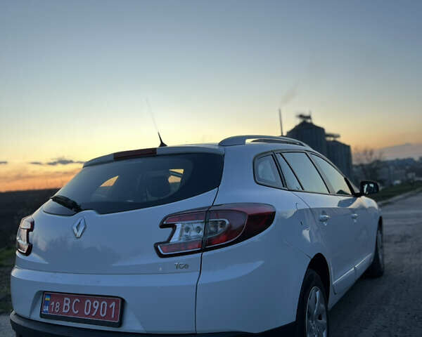 Рено Меган, объемом двигателя 1.2 л и пробегом 157 тыс. км за 5500 $, фото 3 на Automoto.ua