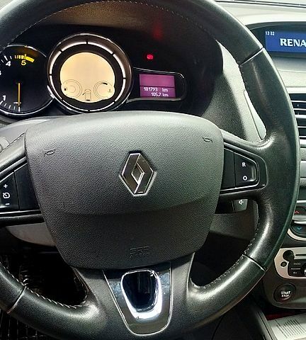 Рено Меган, об'ємом двигуна 1.6 л та пробігом 182 тис. км за 9800 $, фото 8 на Automoto.ua