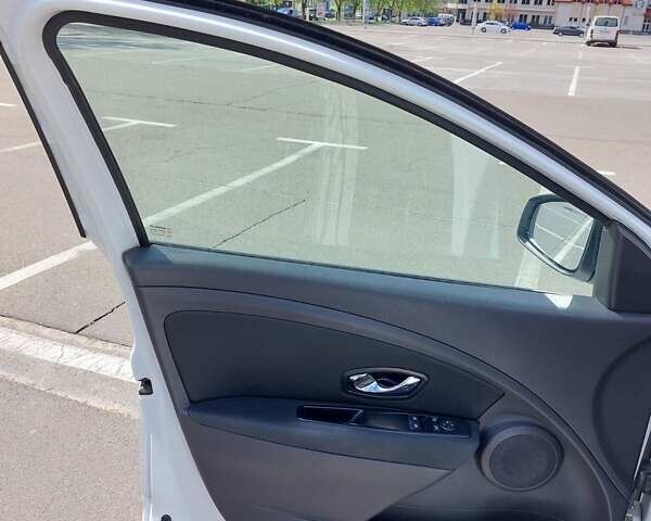 Рено Меган, объемом двигателя 1.5 л и пробегом 207 тыс. км за 8300 $, фото 14 на Automoto.ua