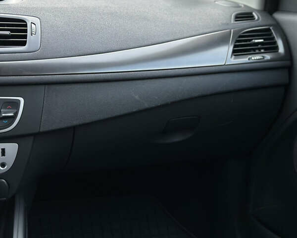 Рено Меган, об'ємом двигуна 1.5 л та пробігом 260 тис. км за 8950 $, фото 21 на Automoto.ua