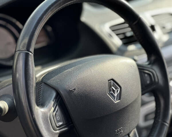 Рено Меган, объемом двигателя 1.46 л и пробегом 255 тыс. км за 9999 $, фото 25 на Automoto.ua