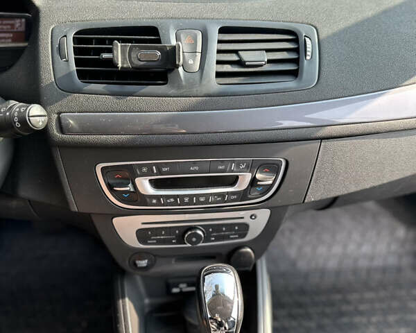 Рено Меган, объемом двигателя 1.46 л и пробегом 255 тыс. км за 9999 $, фото 23 на Automoto.ua