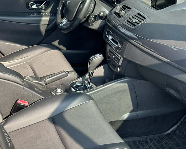 Рено Меган, объемом двигателя 1.46 л и пробегом 255 тыс. км за 9999 $, фото 16 на Automoto.ua