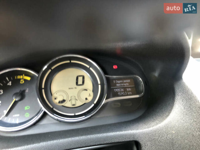 Рено Меган, объемом двигателя 1.5 л и пробегом 190 тыс. км за 8800 $, фото 7 на Automoto.ua