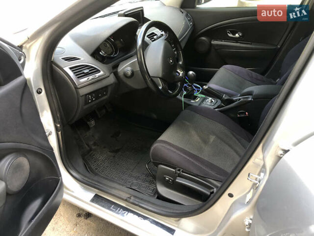 Рено Меган, объемом двигателя 1.5 л и пробегом 190 тыс. км за 8800 $, фото 19 на Automoto.ua