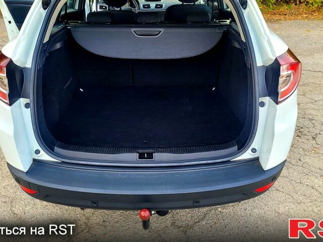 Рено Меган, объемом двигателя 1.5 л и пробегом 125 тыс. км за 10400 $, фото 13 на Automoto.ua