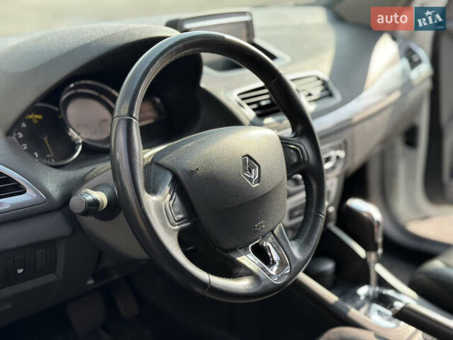 Рено Меган, объемом двигателя 1.46 л и пробегом 255 тыс. км за 9999 $, фото 26 на Automoto.ua