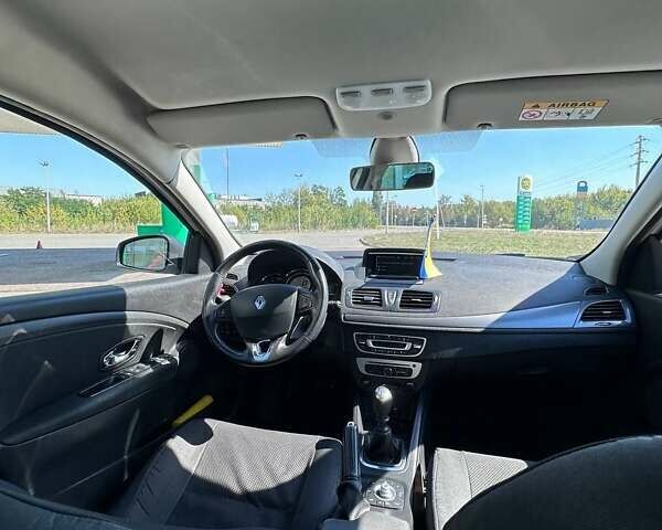 Рено Меган, объемом двигателя 1.49 л и пробегом 198 тыс. км за 10600 $, фото 23 на Automoto.ua