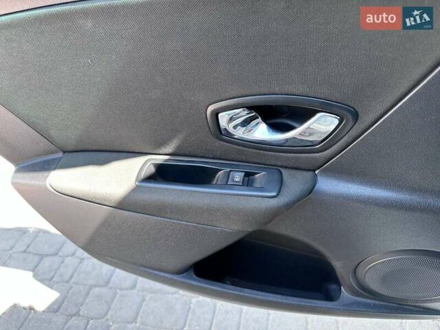 Рено Меган, объемом двигателя 1.49 л и пробегом 198 тыс. км за 10600 $, фото 34 на Automoto.ua