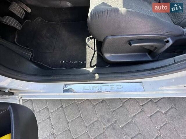 Рено Меган, объемом двигателя 1.49 л и пробегом 198 тыс. км за 10600 $, фото 33 на Automoto.ua