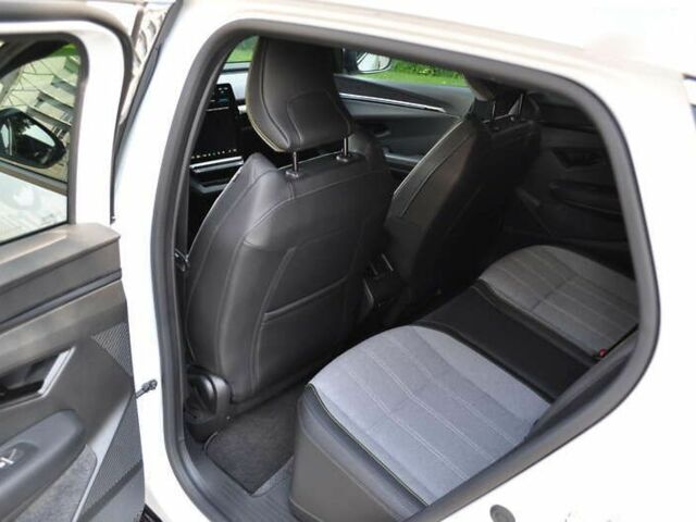 Рено Меган, объемом двигателя 0 л и пробегом 1 тыс. км за 28500 $, фото 24 на Automoto.ua