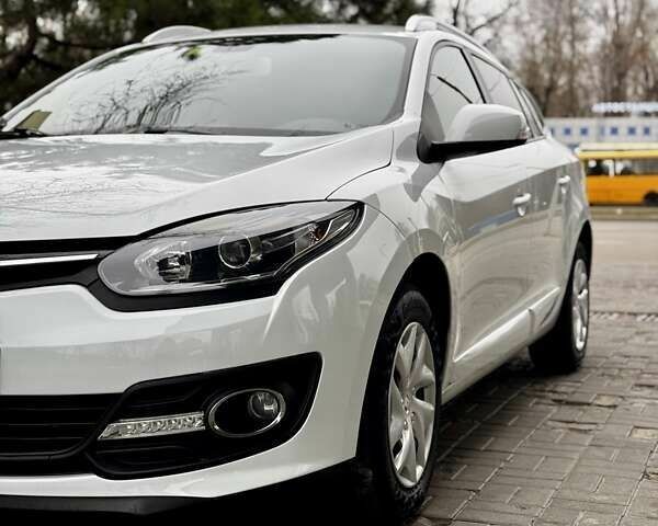Рено Меган, объемом двигателя 1.5 л и пробегом 130 тыс. км за 10500 $, фото 4 на Automoto.ua