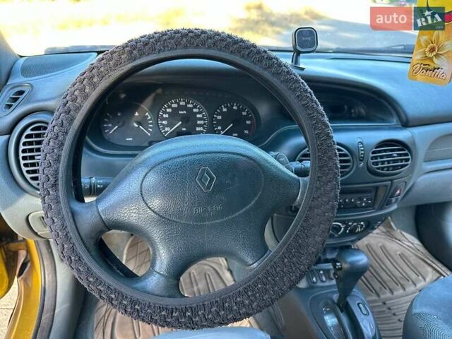 Жовтий Рено Меган, об'ємом двигуна 2 л та пробігом 235 тис. км за 2800 $, фото 17 на Automoto.ua