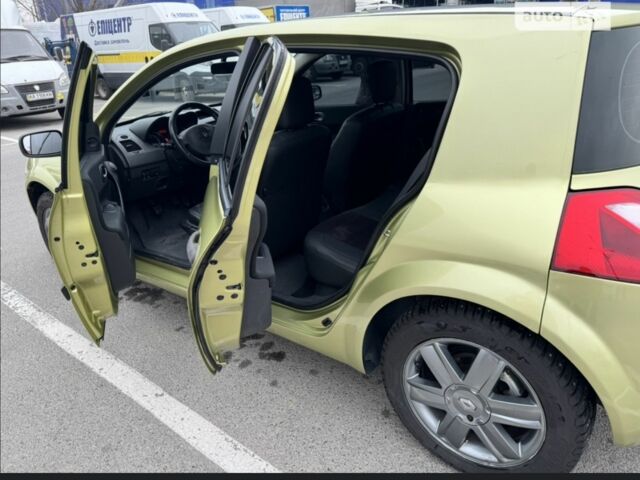 Желтый Рено Меган, объемом двигателя 1.4 л и пробегом 283 тыс. км за 4900 $, фото 5 на Automoto.ua