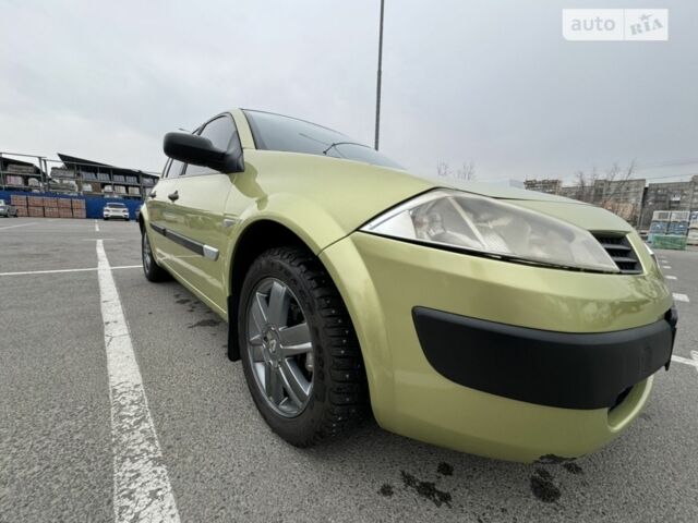 Желтый Рено Меган, объемом двигателя 1.4 л и пробегом 283 тыс. км за 4900 $, фото 3 на Automoto.ua