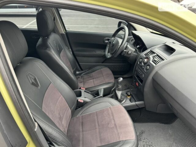 Желтый Рено Меган, объемом двигателя 1.4 л и пробегом 283 тыс. км за 4900 $, фото 6 на Automoto.ua