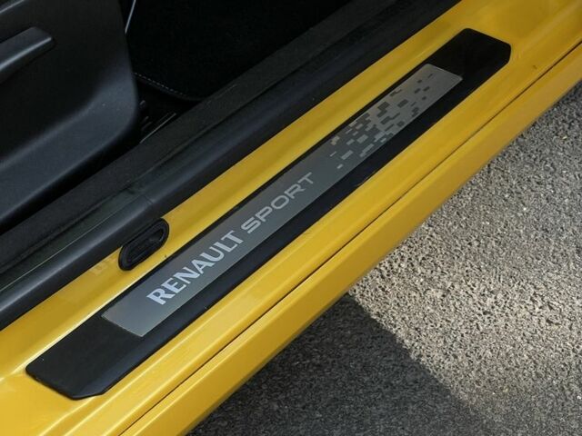 Желтый Рено Меган, объемом двигателя 2 л и пробегом 80 тыс. км за 14199 $, фото 7 на Automoto.ua