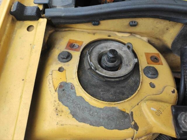 Жовтий Рено Меган, об'ємом двигуна 2 л та пробігом 210 тис. км за 2000 $, фото 10 на Automoto.ua