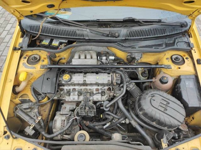 Жовтий Рено Меган, об'ємом двигуна 2 л та пробігом 210 тис. км за 2000 $, фото 9 на Automoto.ua