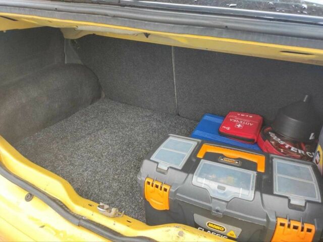 Жовтий Рено Меган, об'ємом двигуна 2 л та пробігом 210 тис. км за 2000 $, фото 7 на Automoto.ua