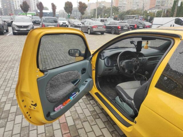 Жовтий Рено Меган, об'ємом двигуна 2 л та пробігом 210 тис. км за 2000 $, фото 12 на Automoto.ua