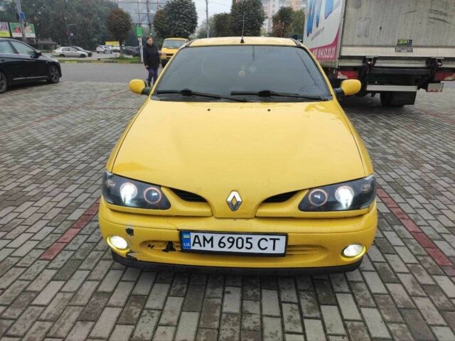 Жовтий Рено Меган, об'ємом двигуна 2 л та пробігом 210 тис. км за 2000 $, фото 1 на Automoto.ua