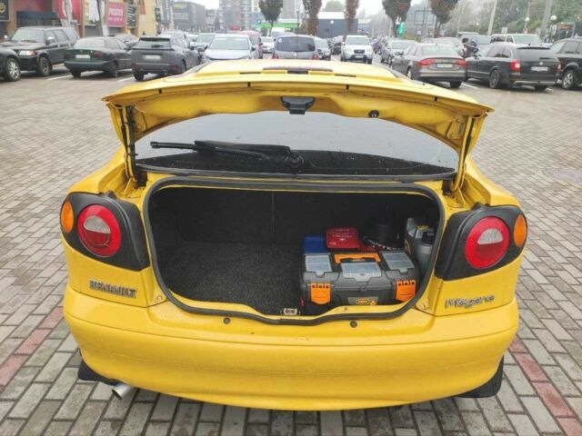 Жовтий Рено Меган, об'ємом двигуна 2 л та пробігом 210 тис. км за 2000 $, фото 6 на Automoto.ua